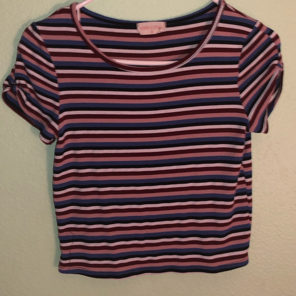 adorable adorable fitted/cropped t-shirt😊!